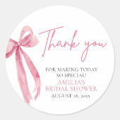 ブッシュピンクのボウ 彼女は結婚する ブライダルシャワー ラウンドシール (正面)