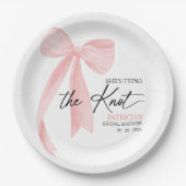 ブッシュピンクの bow 彼女は結婚する ブライダルシャワー ペーパープレート (正面)