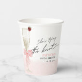 ブッシュピンクの bow 彼女は結婚する ブライダルシャワー 紙コップ (正面)