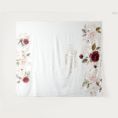 ブッシュ バーガンディ ゴールド フラワーズ ウェディング フォト ブース タペストリー (正面(横))