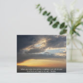 ブッダ引用文 – あなたが実現するとき…..... ポストカード (スタンド正面)