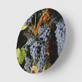 ブドウのブドウ園2 ラウンド壁時計 (傾斜)
