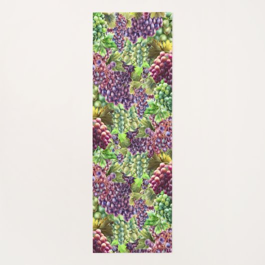 ブドウの束は、現実的な赤い緑の果実を収集する ヨガマット (裏面)