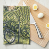 ブドウ園と自転車を持つトスカーナの風景 キッチンタオル (四つ折り)