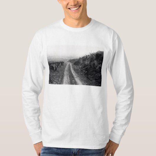 ブドウ園の霧 Tシャツ (正面)