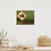 ブドウ畑に黄色のトラクターが交差する標識 ポスター (キッチン)