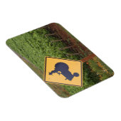 ブドウ畑に黄色のトラクターが交差する標識 マグネット (右側)