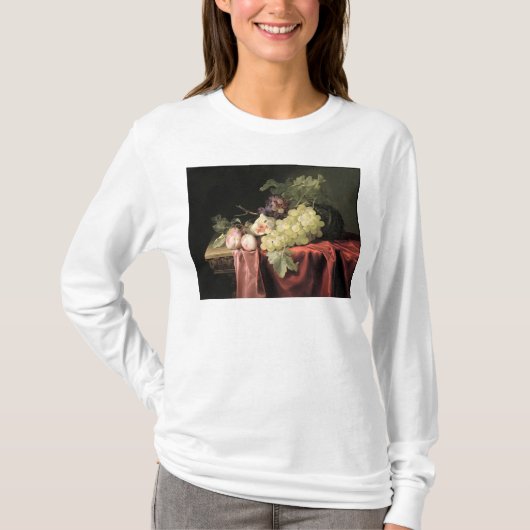 ブドウ、プラムが付いている静物画 Tシャツ (正面)
