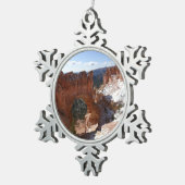 ブライスキャニオンナチュラルブリッジ雪景色の写真 スノーフレークピューターオーナメント (右)