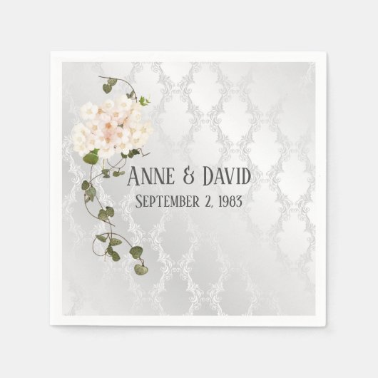 ブライダルあじさいブーケオンホワイトサテン スタンダードカクテルナプキン (正面)