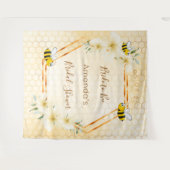 ブライダルシャワーのために花嫁が巣立つハニカムとミツバチ タペストリー (正面(横))