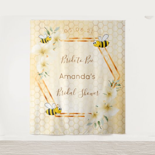 ブライダルシャワーのために飾られた、かわいいハニーハブの巣とミツバチ タペストリー (正面)