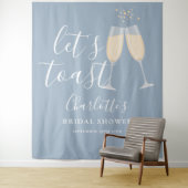 ブライダルシャワーパーティーのブルー背景 Let's Toast タペストリー (インサイチュ)