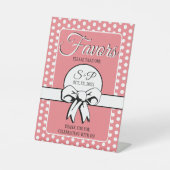 ブライダルシャワーピンクとホワイト水玉模様の弓の好意 台座サイン (正面)