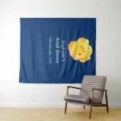 ブライダルシャワーモノグラム名イエローローズネイビーブルー タペストリー (インサイチュ(横))