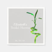 ブライダルシャワーラッキーパーソナライズされたバンブーライトグレー スタンダードカクテルナプキン (正面)