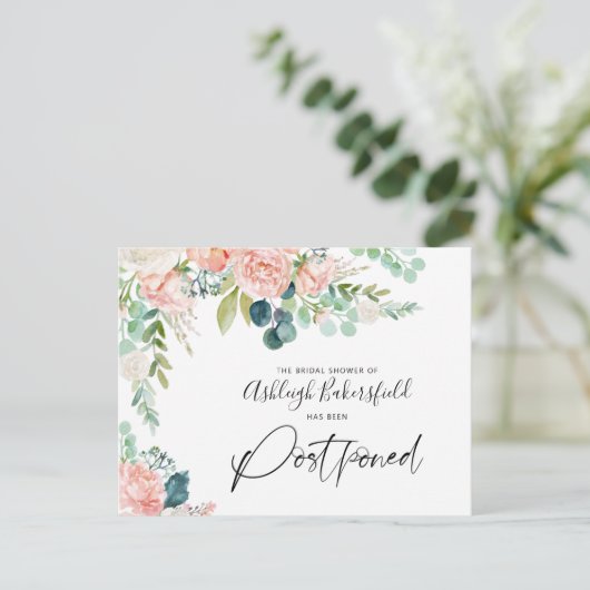 ブライダルシャワー延期された日付赤面ピンクフローラ 案内ポストカード (スタンド正面)