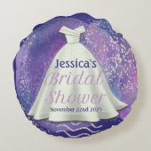 ブライダルシャワー ウェディングドレス 紫とローズゴールドの豪華 ラウンドクッション (裏面)