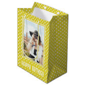 ブライトイエロー水玉模様カスタムフォト誕生日 ミディアムペーパーバッグ (正面アングル)