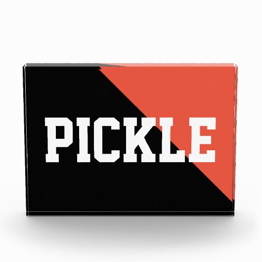 ブライトオレンジブラックスポーティはっきりした「PICKLE」文字 フォトブロック (正面)