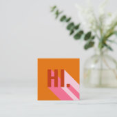 ブライトカラフルレトロハイモダンハローオレンジピンク スクエア名刺 (スタンド正面)