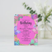 ブライトピンクパープルフローラバタフライ誕生日 インビテーションポストカード (スタンド正面)