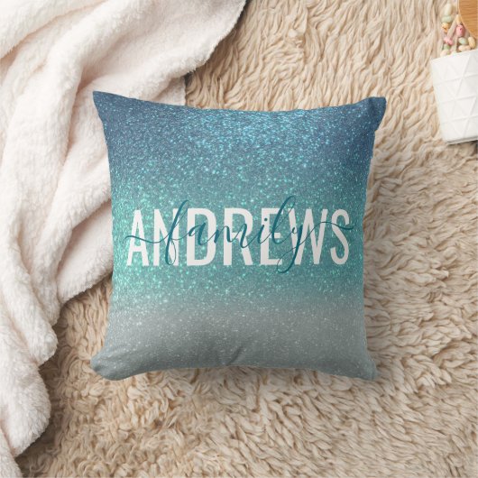 ブライトブルーティール(緑がかった色)スパークリーグリッターモノグラムグラデーション クッション (ブランケット)