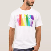 ブライトレインボー文字LGBTQカルガリープライドLGBT Tシャツ (正面)