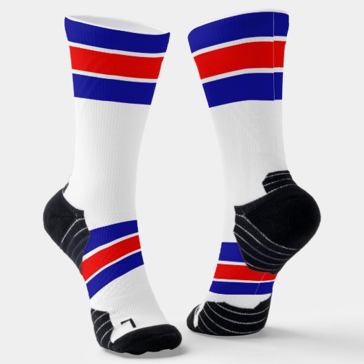 ブライトレッドホワイト&ブルーストライプのデザイン ソックス (傾斜あり)