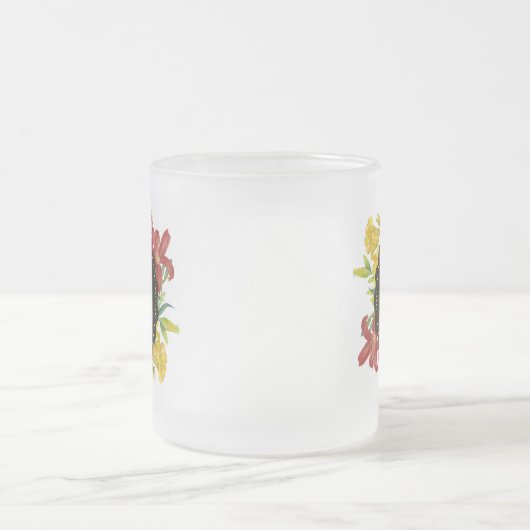 ブライト鮮やか春の花リース誕生日 フロストグラスマグカップ (中央)