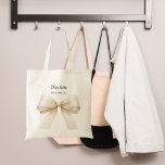 ブライドメイド弓ベージュのクリーム名 トートバッグ<br><div class="desc">大きな飾ベージュのクリーム色の弓。花嫁メイドの名前をカスタマイズして追加する。</div>