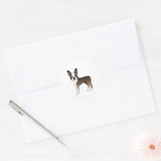ブライドルとホワイトボストンテリアかわいい漫画の犬 ラウンドシール (封筒)