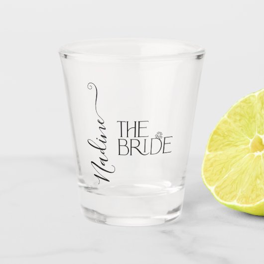 ブライドIドクルー名前をカスタムする結婚ズリングや輪 ショットグラス (正面)