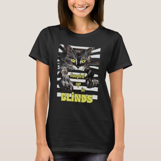 ブラインドの中の子猫探検キットン Tシャツ (正面)
