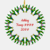 ブラウニーの金髪の木のリース セラミックオーナメント (裏面)