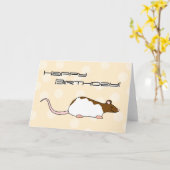 ブラウンおよび白いフード付きペットラット。 誕生日 カード (黄色い花)