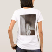 ブラウンおよび白い地球の調子の静物画の円の上 Tシャツ (裏面)