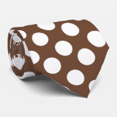 ブラウンおよび白い水玉模様のタイ ネクタイ (ロール)