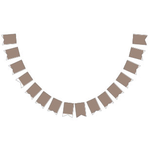 ブラウンでリビングルームのスタイルを強化 バンティングフラッグ