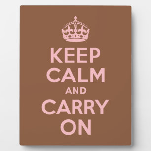 ブラウンとピンクのKeep Calm and Carry On フォトプラーク