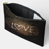 ブラウンとホワイトの愛 アクセサリーポーチ (見開き)