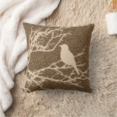 ブラウンに対してベージュ枝の鳥 クッション (ブランケット)
