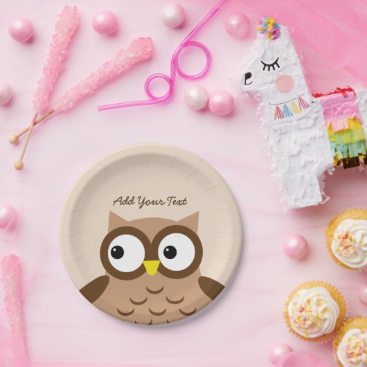 ブラウンのかわいいフクロウのカスタムな文字A03A ペーパープレート (パーティー)