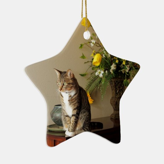 ブラウンのピアノで置かれている黒い虎猫猫は開花します セラミックオーナメント (右)