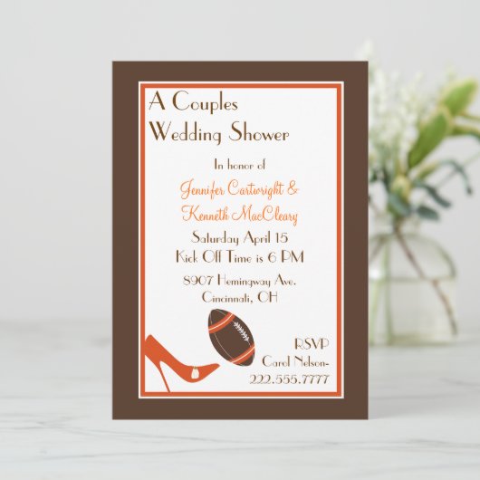 ブラウンのフットボールはウェディングシャワーの招待状をつなぎます 招待状 (スタンド正面)