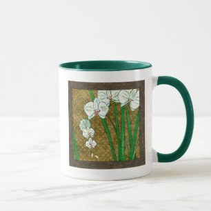 ブラウンのボーダーの白い花そして緑の茎 マグカップ