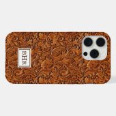 ブラウンの型押しレザーモノグラム iPhoneケース (裏面横)