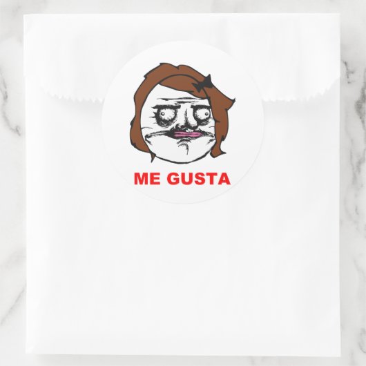 ブラウンの女性私Gustaの喜劇的な激怒の顔のミーム ラウンドシール (バッグ)