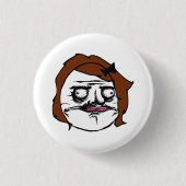 ブラウンの女性私Gustaの喜劇的な激怒の顔のミーム 缶バッジ (正面)