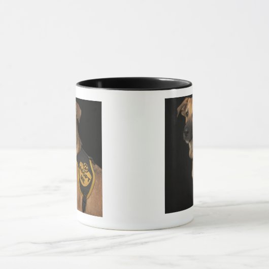 ブラウンの救助犬はとの私をベスト採用します マグカップ (中央)